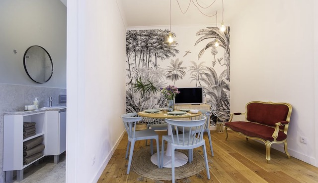 Charming Apartment in a Private Condominium at Graça in LIsboa