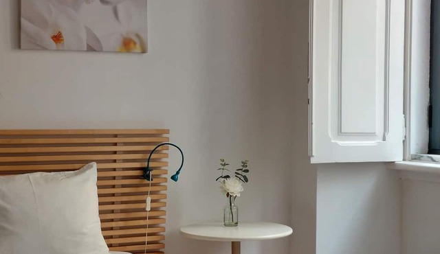 Apart. with private garden - central location/3 metro stops to historic center in Lisboa