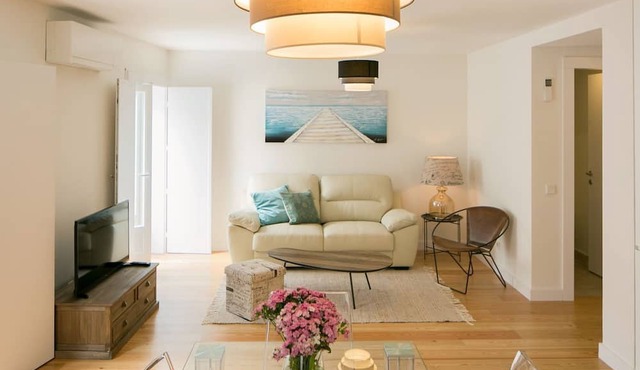 Designer Apartment w/Pool by LovelyStay in Lisboa
