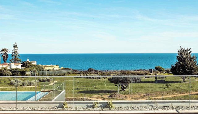 Modern Coastal House in Porches Algarve near Senhora da Rocha Beach in Algarve