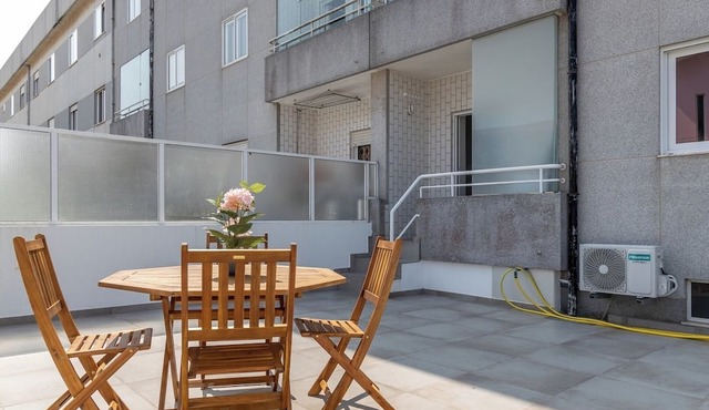Charming|Relaxing Getaway w/Terrace and Workspace in Vila Nova de Gaia