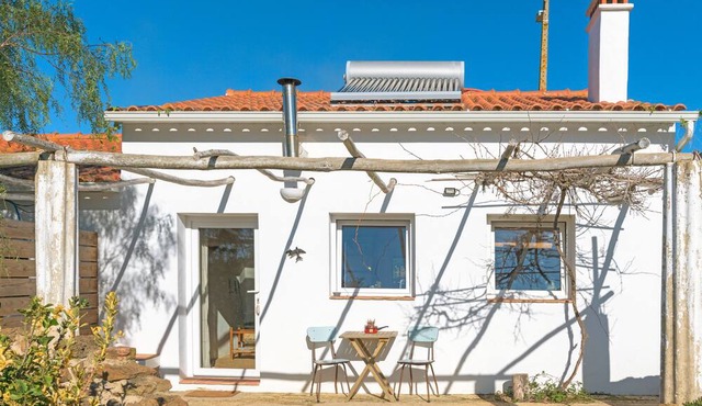 Holiday Home 'Casa Campo' with Shared Terrace, Shared Garden and Wi-Fi in S.Teotónio