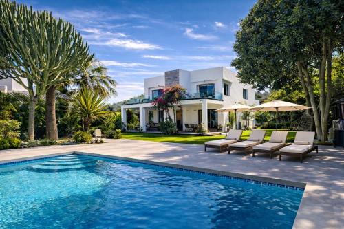 Luxury Golf Front Villa Spa, Jacuzzi & Heated Pool in Marbella
