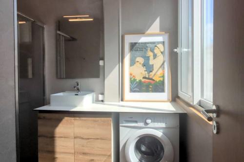 Lisbon, beach, city & surf in Almada